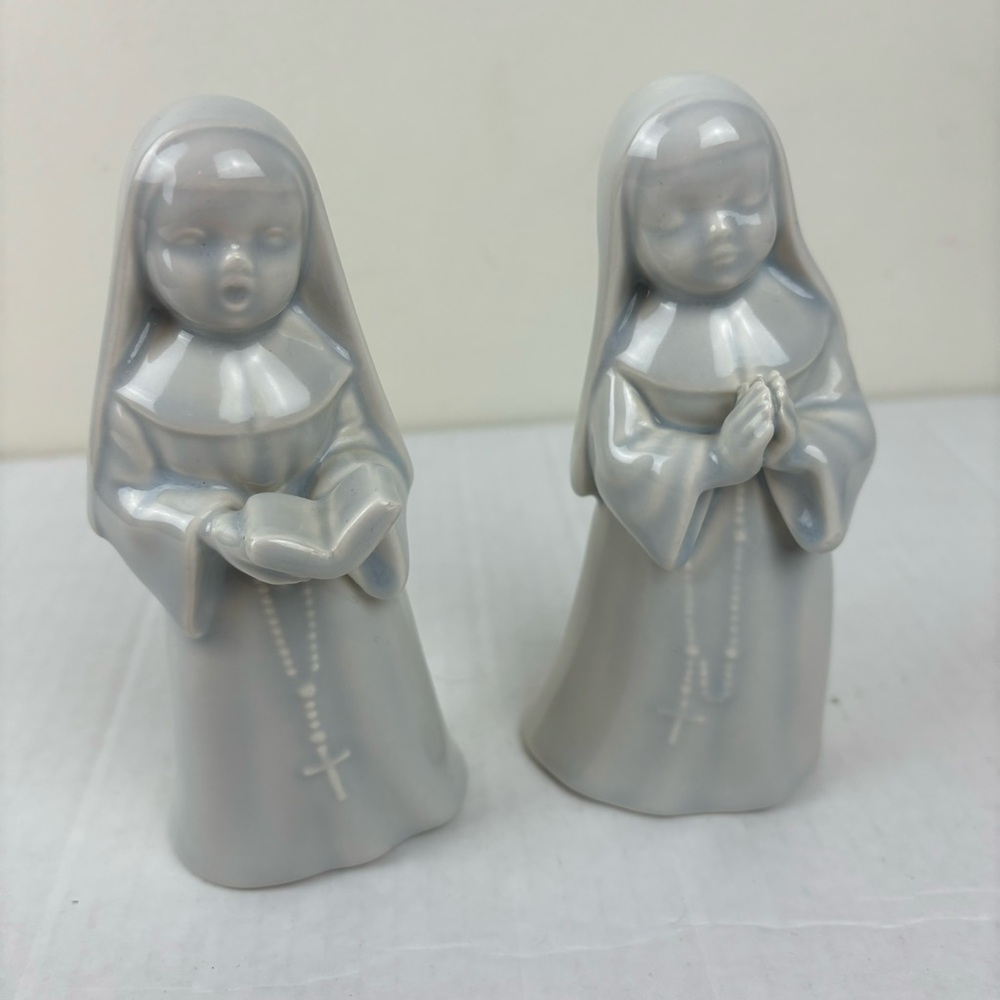 Vintage 50s ceramic singing/praying Nun pair